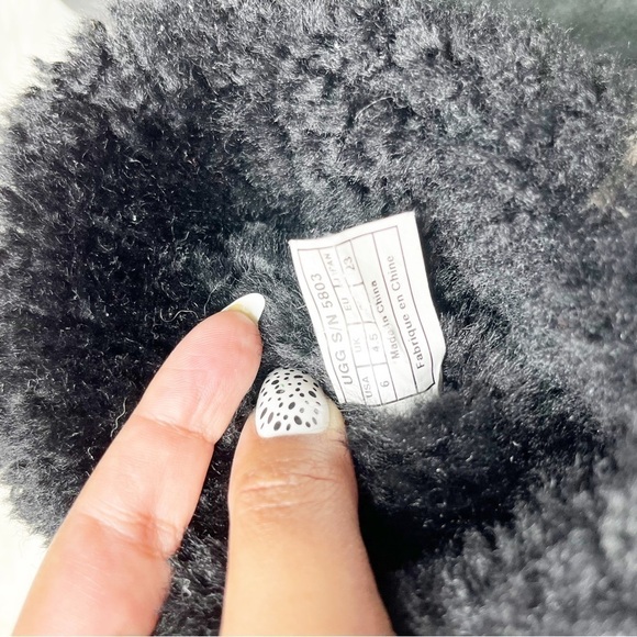 Ugg Black Fur Button Ankle Boots Size 6 - Picture 8 of 12